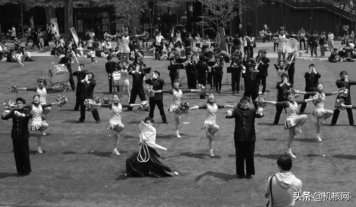 “爱”，“热血”与“永不言弃”：这就是《应援团》的故事