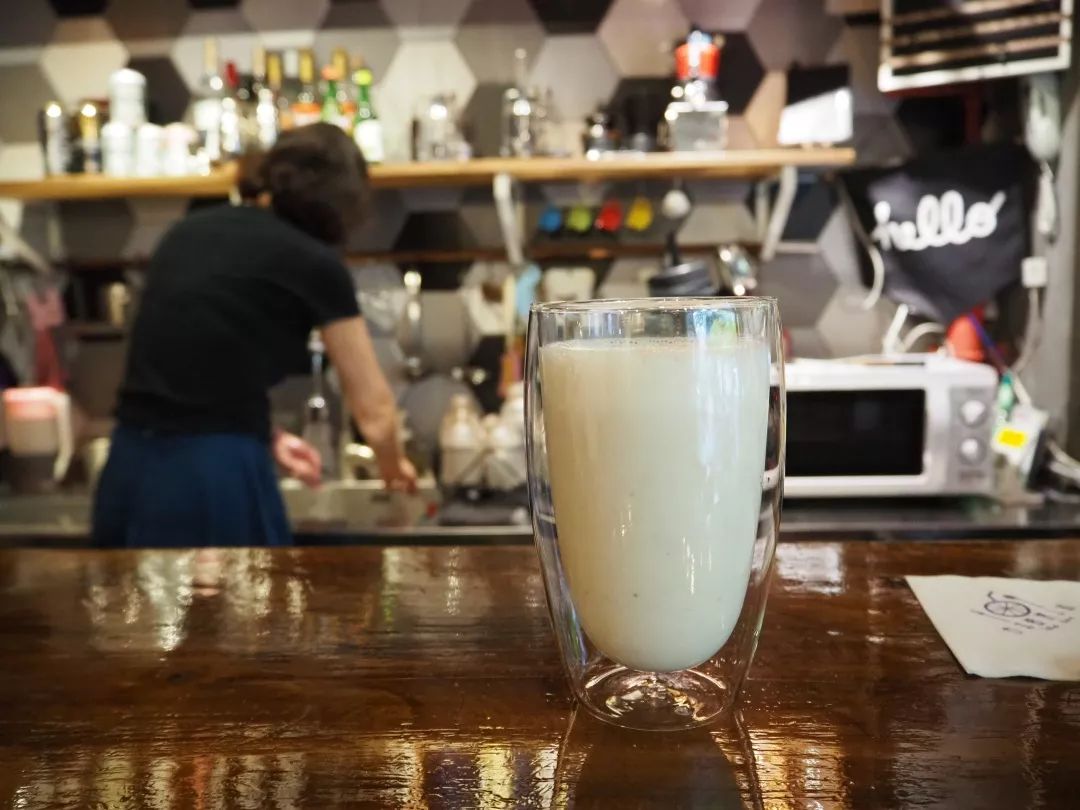 打开地图，把“爱情”输入搜索框