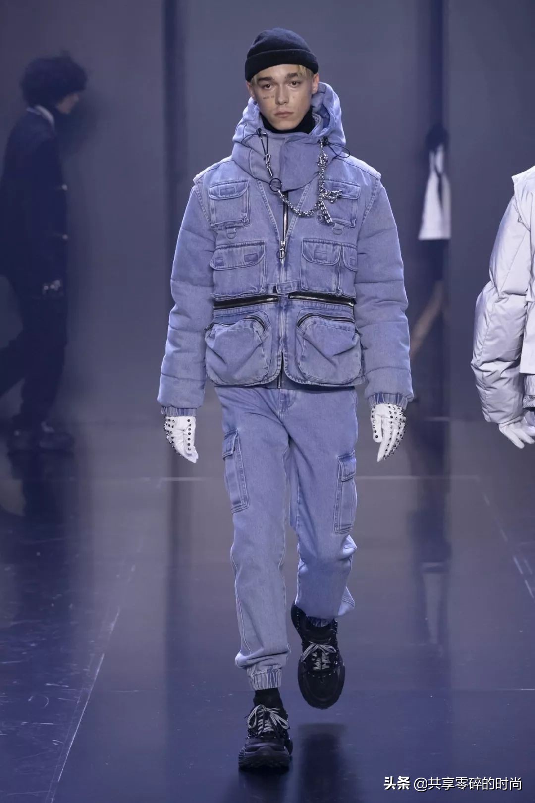 太平鸟女装新年穿搭,2022春夏巴黎时装周互动云秀场