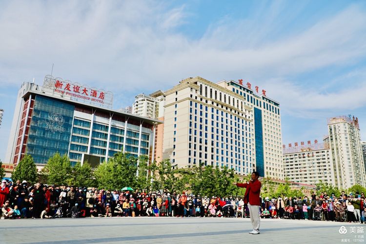 洛阳牡丹广场：*疆新**舞大联欢