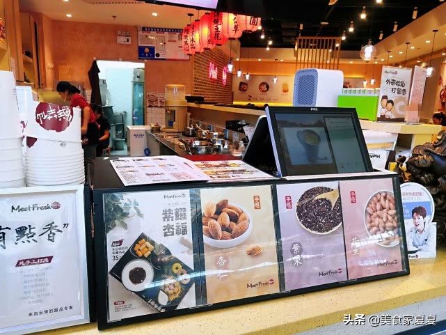 降温喝上这么一杯奶茶真的好惬意,天气冷了适合喝热饮的地方