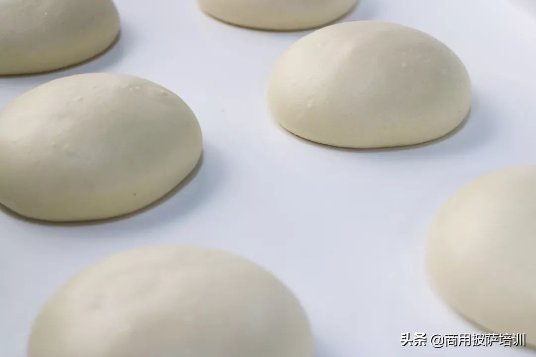 披萨面团冷藏发酵不往高了走,披萨面团冷藏后怎么再次发酵