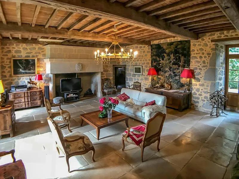 法国酒庄葡萄酒价格暴跌,法国古堡庄园甩卖房子