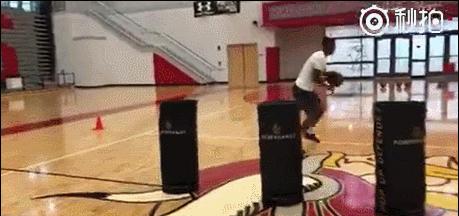 口袋传球和勺子传球,口袋传球现实中能做到吗