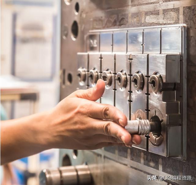 2000年模具师傅的工资多少钱,模具师傅月收入14000