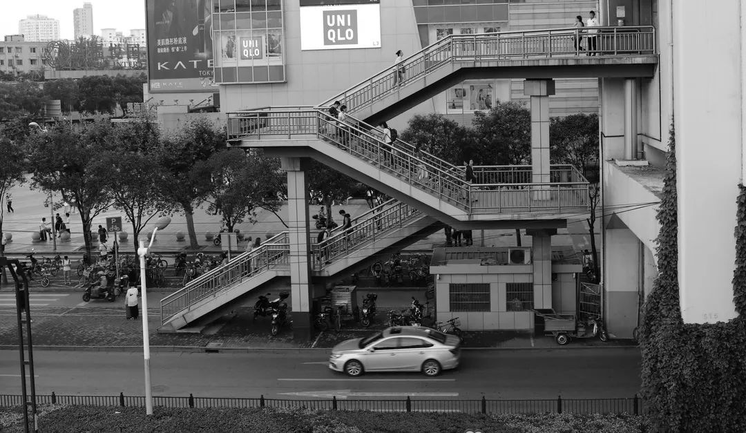 “活力纽带”焕活桥下空间-虹口足球场站桥下空间设计