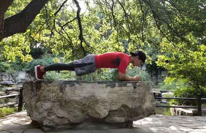 马甲线平板支撑能练成吗,马甲线单单平板支撑可以练出来吗