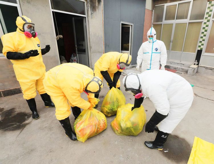 医护人员与孩子隔空喊话,抗疫医生隔空喊话