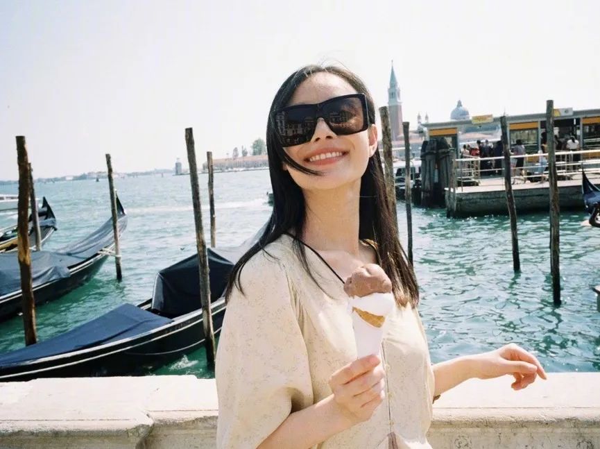 圆脸女生怎么选墨镜,圆脸女生如何选择大牌眼镜