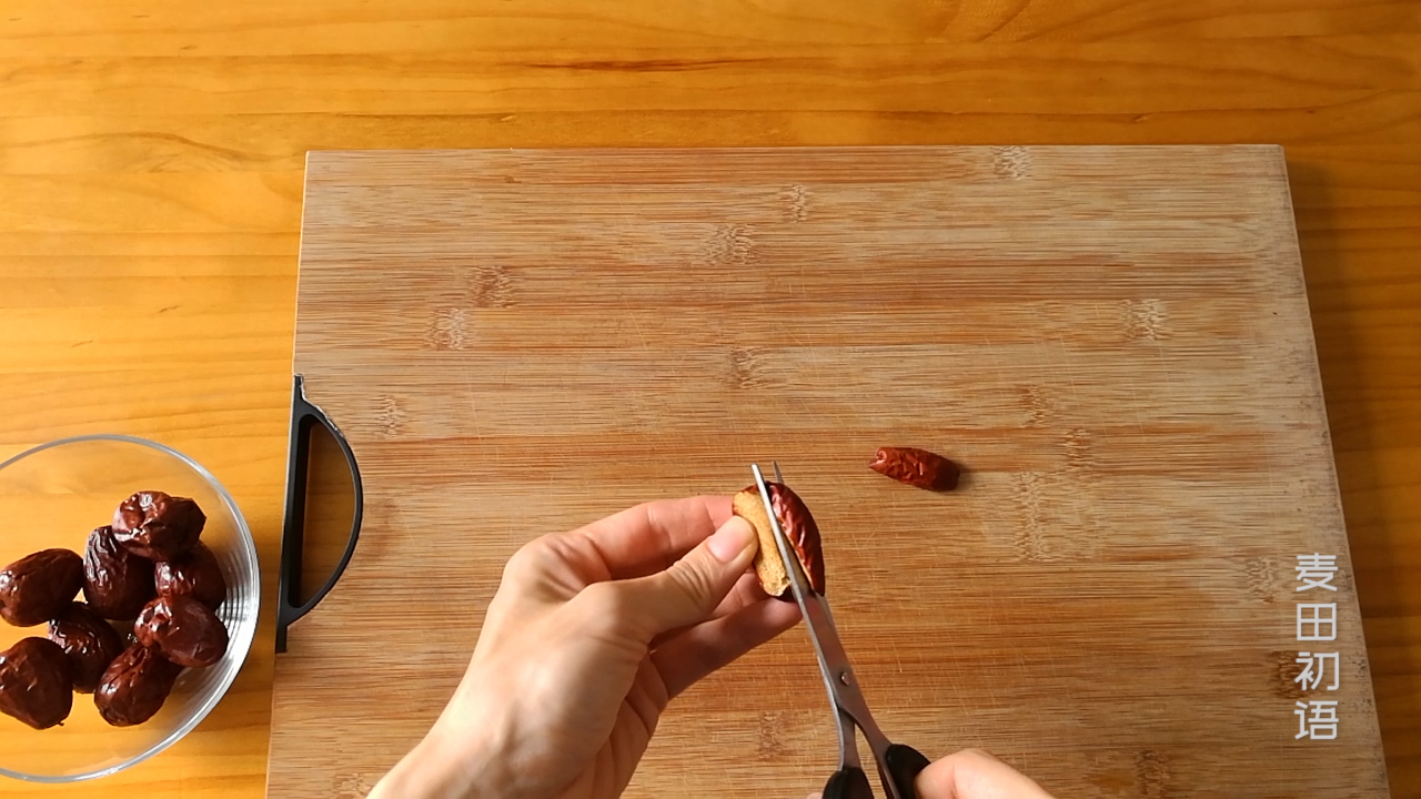 做枣糕把鸡蛋打发会不会更松软,枣糕王松软香甜的红糖枣糕做法