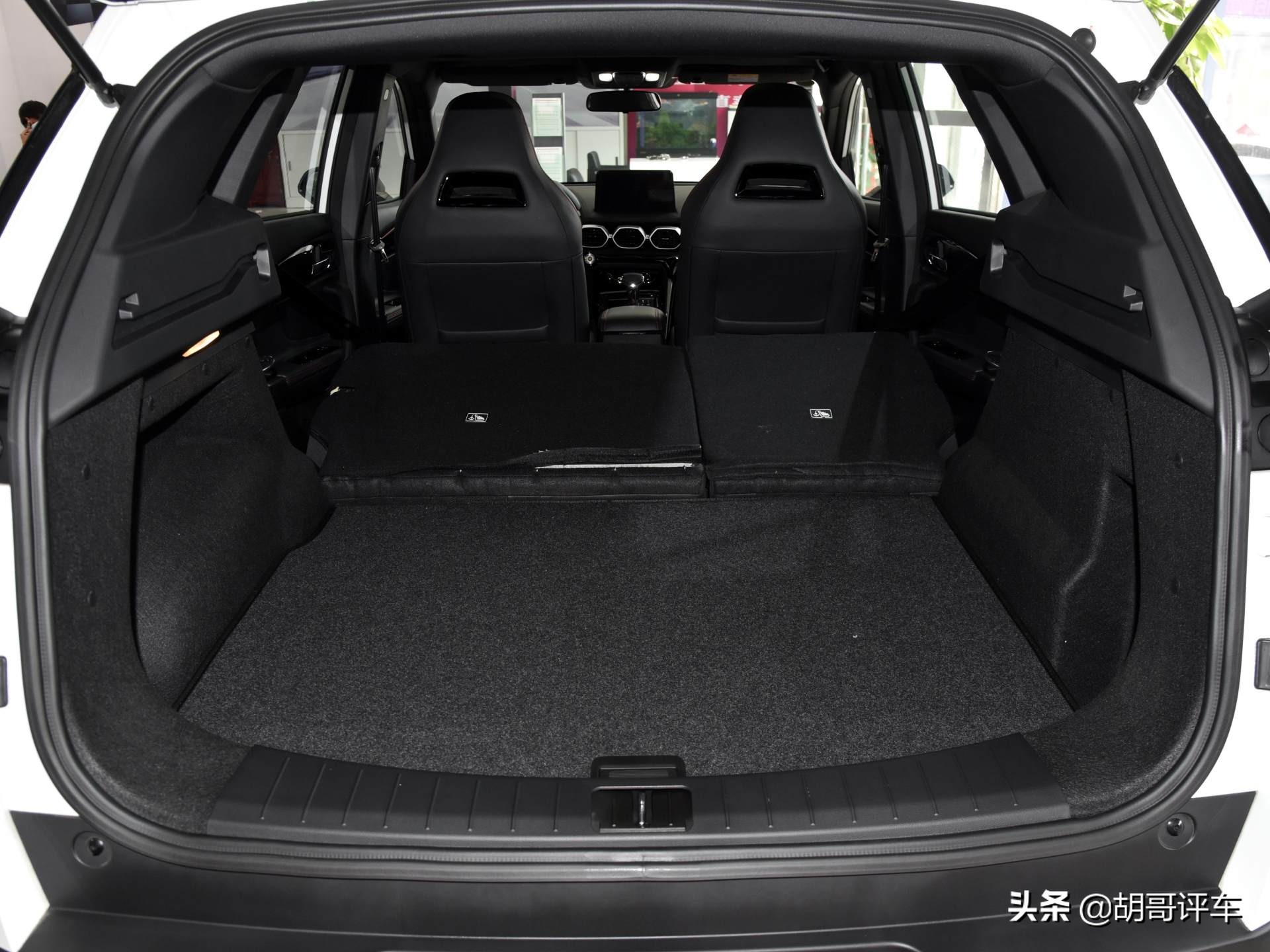 油耗6.9L，尺寸不小省油便宜的高性价比SUV，带你看海马8S
