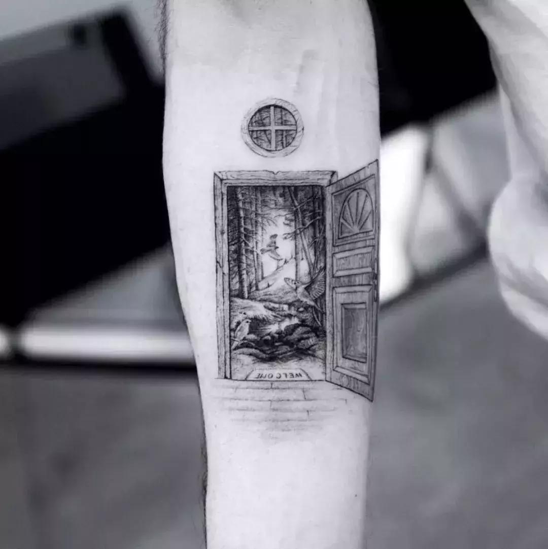 会动的纹身满背,会动的纹身是什么样子的