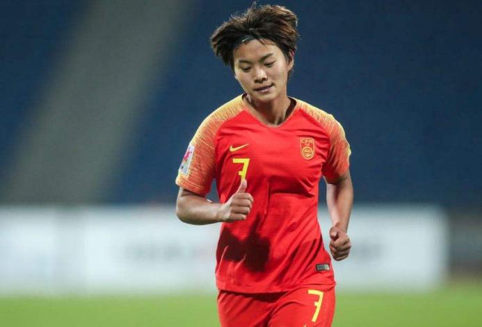 王霜被韩国人踢原视频,王霜被韩国女足踢倒慢动作