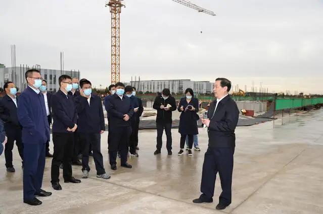 重点项目上半年观摩总结会议召开,我市重点项目建设实地观摩评议