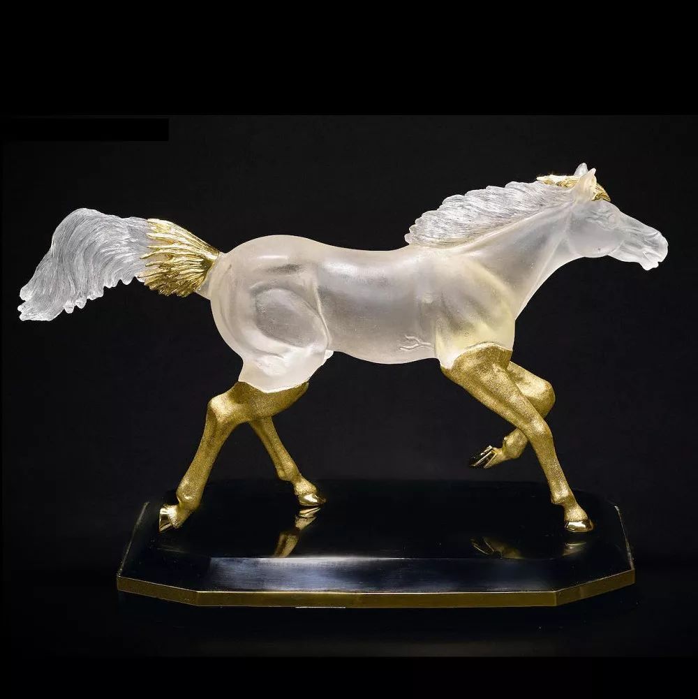 18K金高脚杯，钻石耳机，精湛珠宝艺术品，水晶奔马鹦鹉最神气