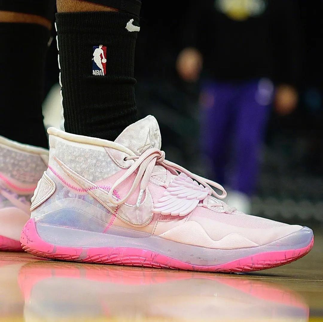 NBA球员上脚:莫里斯穿詹姆斯球鞋,库克的KD12很帅气