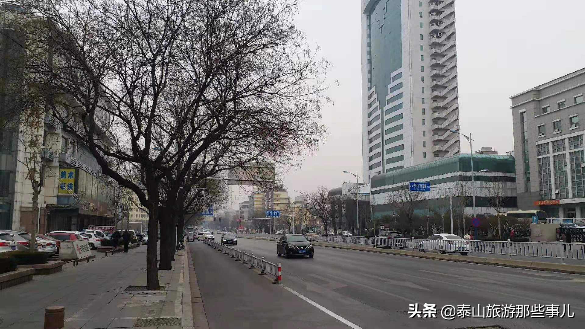 它是古*安泰**城最繁华街道之一，著名店铺众多，如今却再难觅踪影