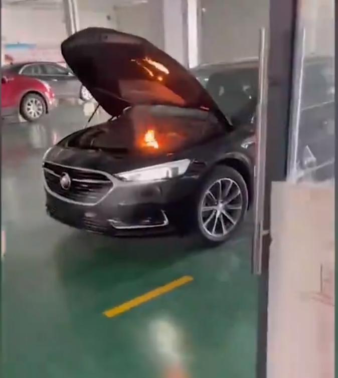 男子喜提新车报废,男子喜提新车开回店退车