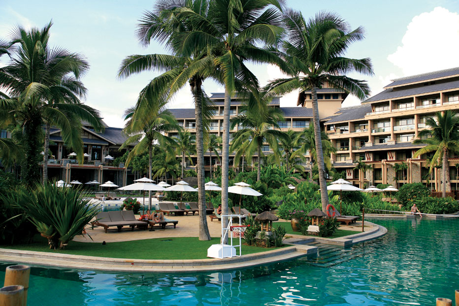 三亚希尔顿酒店多少钱一晚,三亚六月适合旅游度假吗