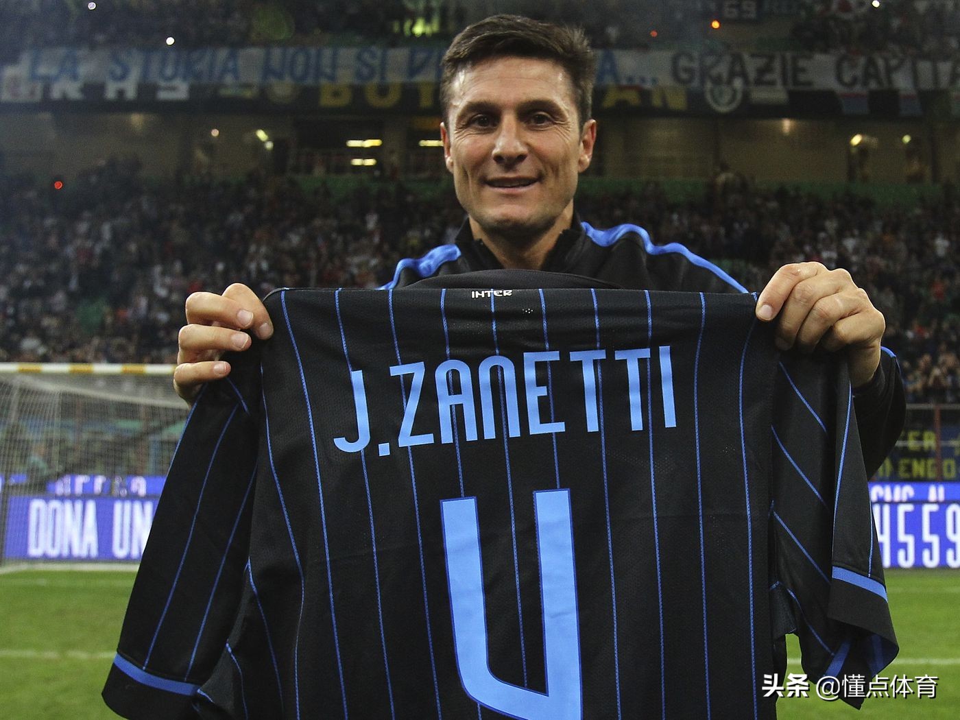 10大已经退役足坛的球星,被三支球队退役球衣的球星