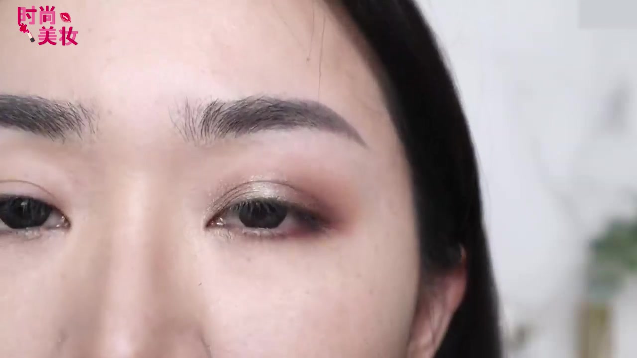 「美妆教程」日常妆眼影怎么画？最保险冷色调眼影安利