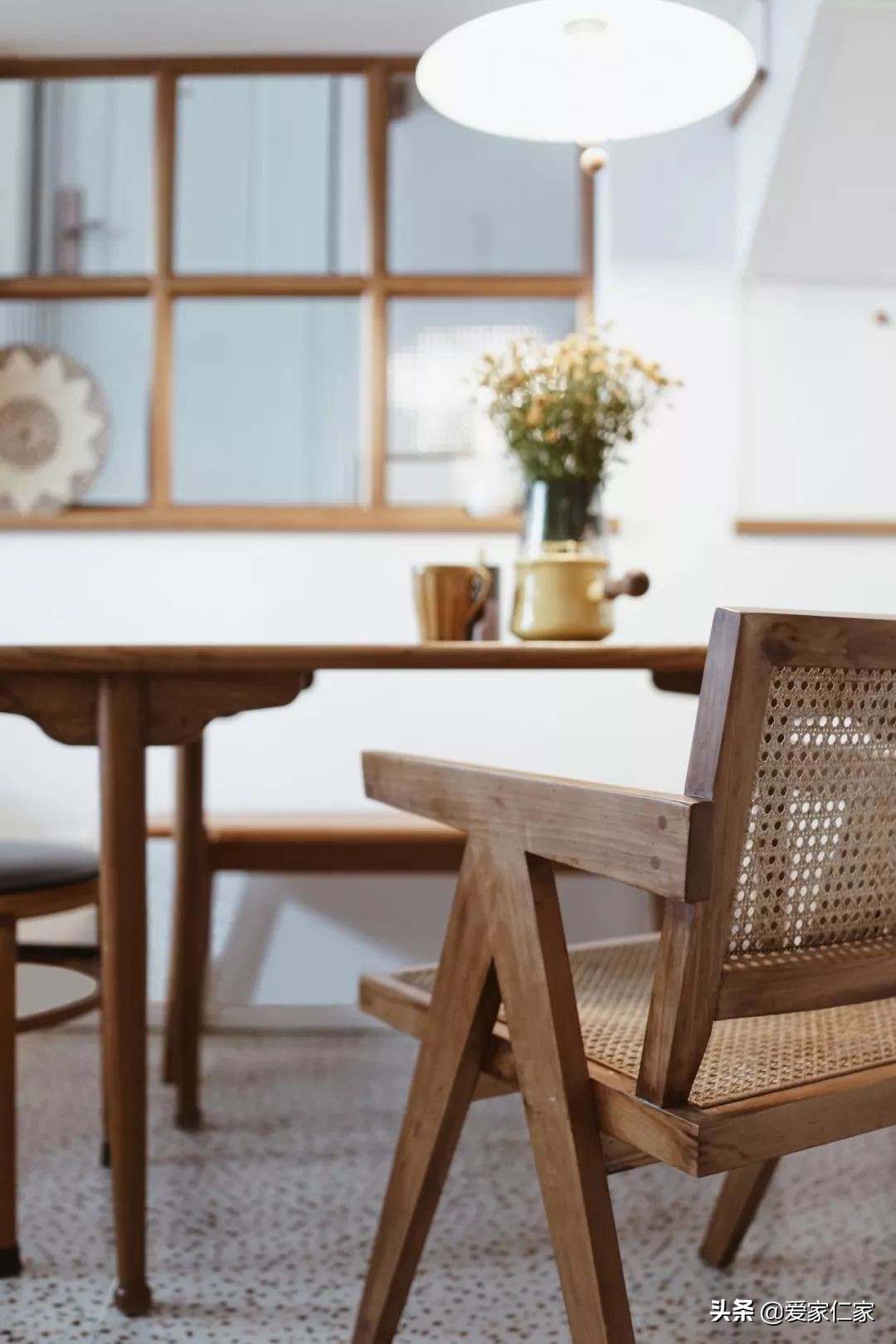 她买下32㎡上海老旧学区房，为女儿打造小桃园，还有超舒适大庭院