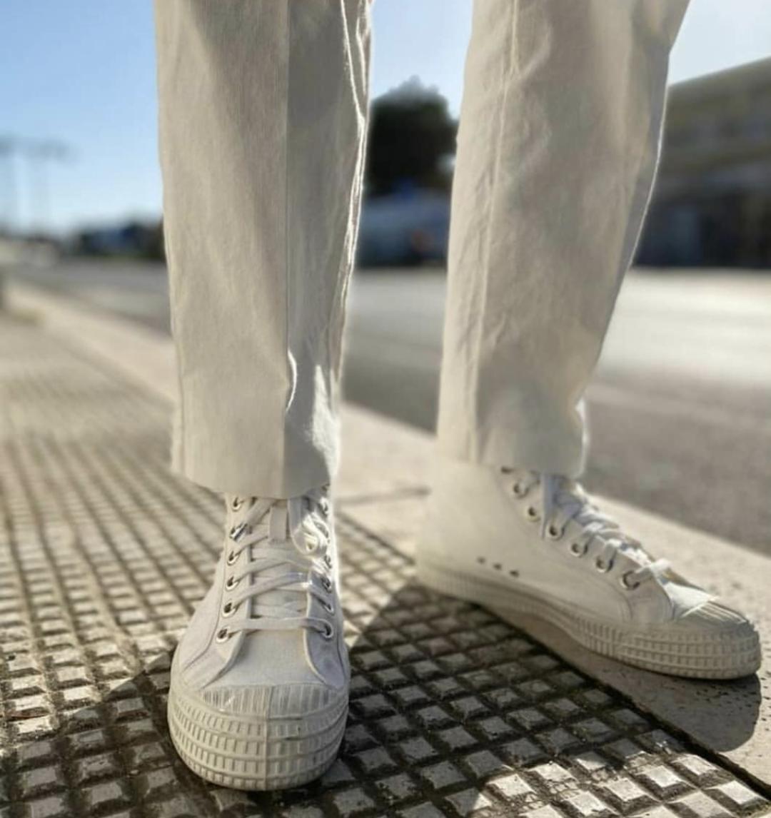 今年流行的帆布鞋长什么样子,今年流行的帆布鞋花纹