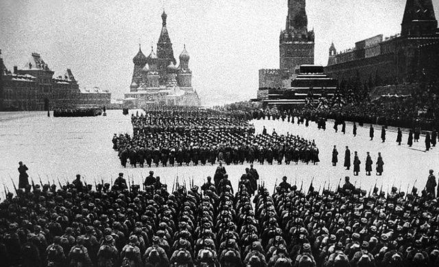 红场阅兵最震撼的一次,风暴前夕俄罗斯
