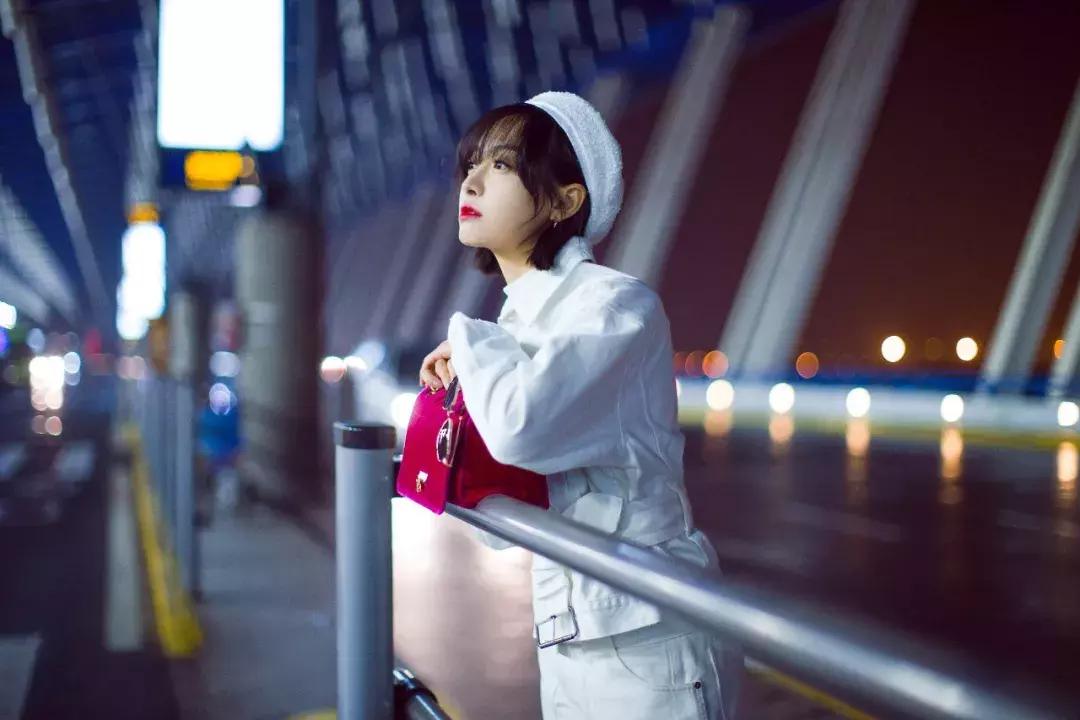 米兰时装周明星造型和模特对比,米兰时装周明星看秀造型