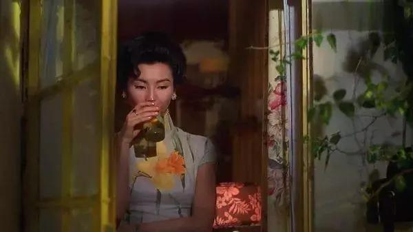 令人惊艳的旗袍服装,旗袍是中国女性的传统服装