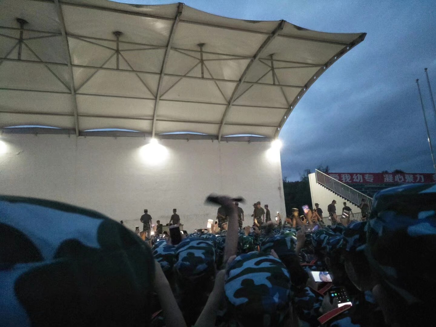 女大学生背后的惊天秘密,卑微女大学生的真实生活