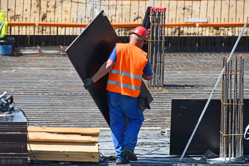 静脉曲张先别慌，做好这4件事，缓解腿上的“小蚯蚓”