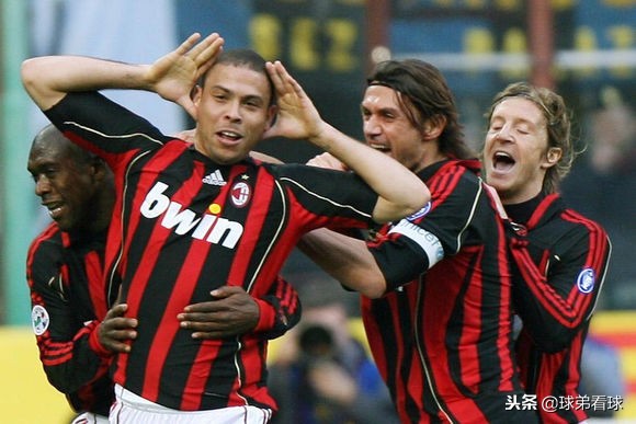 如同猛兽国米当年锋线双霸伊布,意甲现役四大前锋是谁