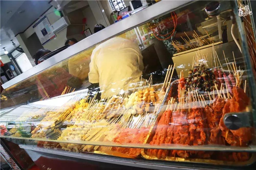 合肥麻辣串界扛把子！27年每天卖出6000+炸串，没有人能成功拒绝