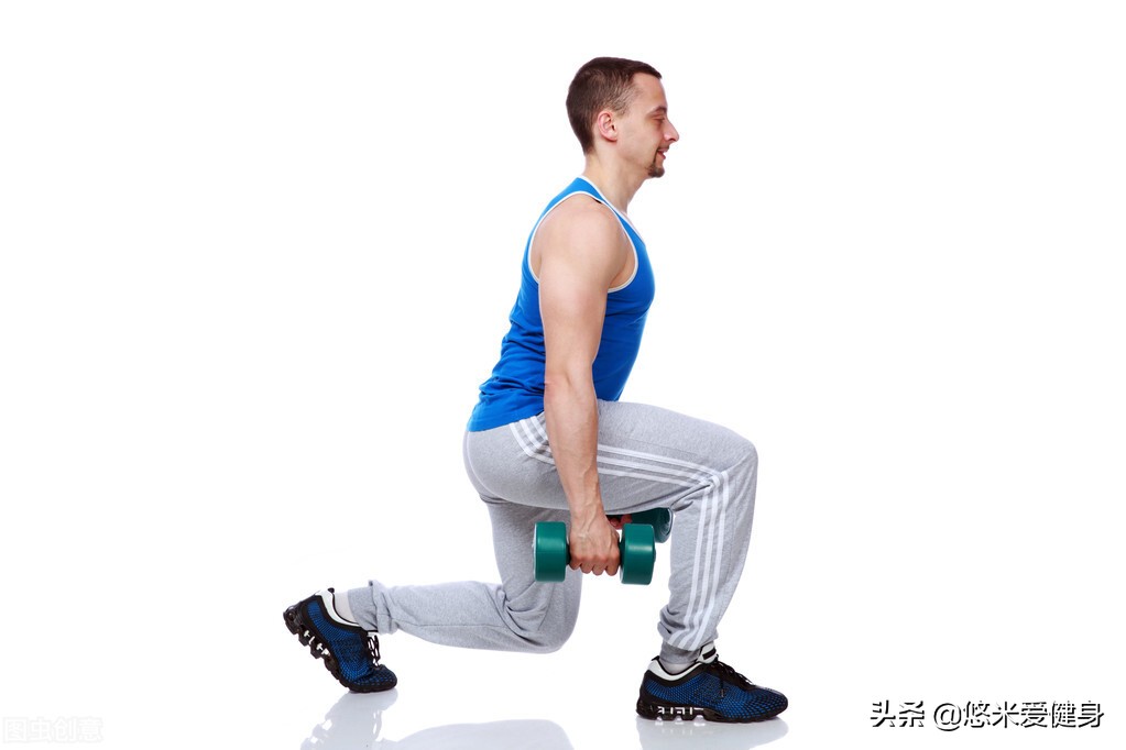 体育生在家哑铃怎么练腿部力量,如何用两个哑铃练腿部肌肉