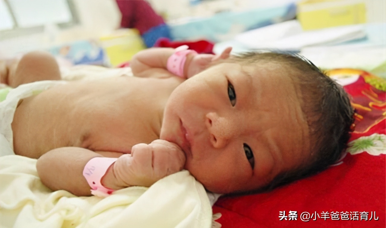 宝妈看见宝爸就想吐是什么原因,宝妈第一次见到宝宝一脸嫌弃