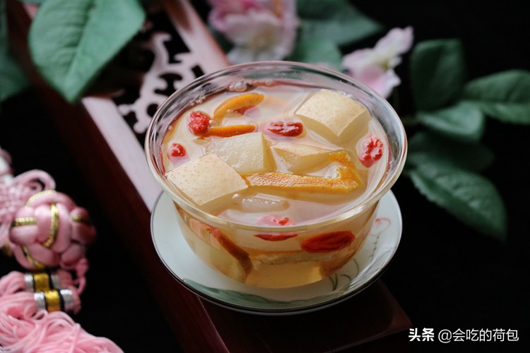 秋季这样吃梨加倍润肺止咳,秋季要多吃哪些食物