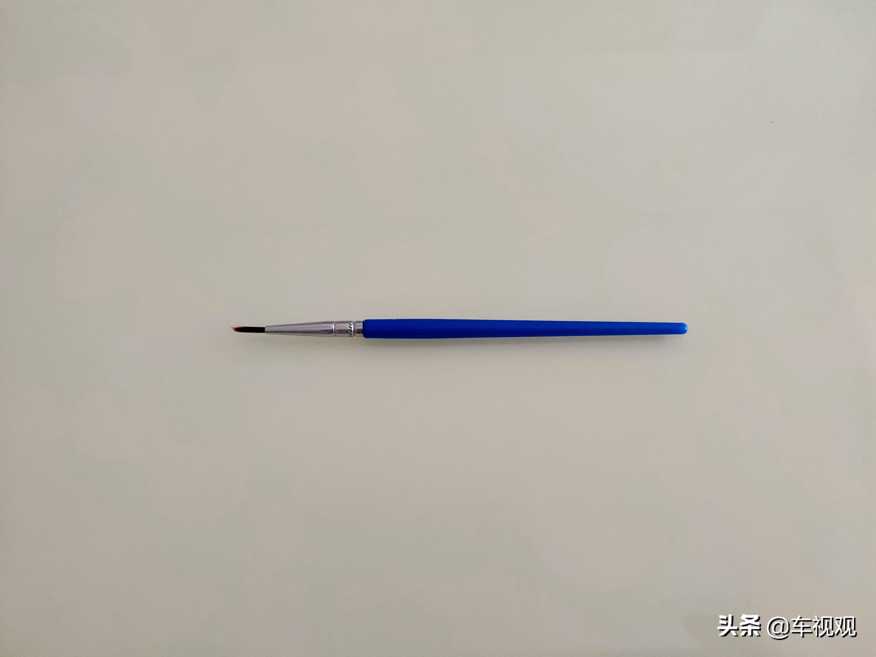 刮蹭车漆修补喷漆流程,黑车漆被刮怎么用自喷漆修复