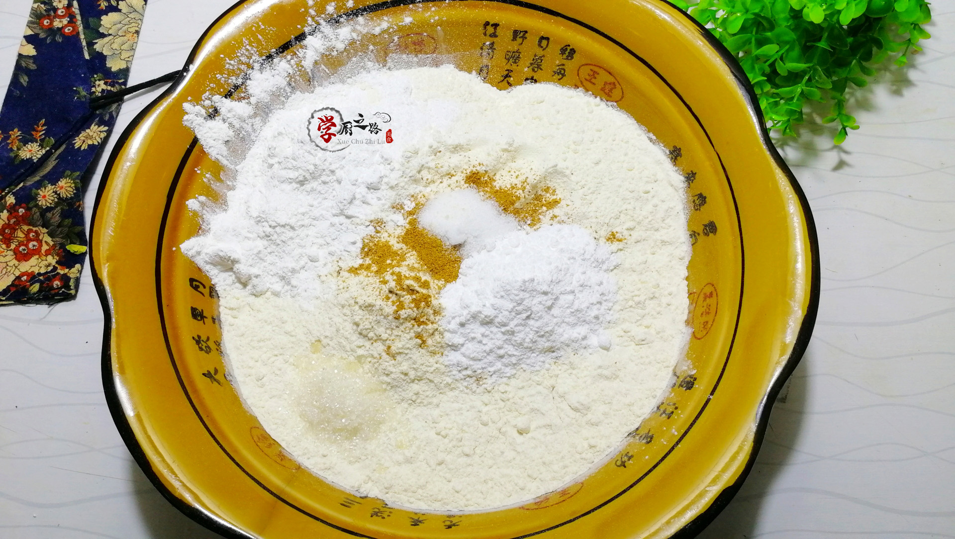 油条怎么做酥脆松软500克面粉隔夜,油条最简单的做法1千克面粉