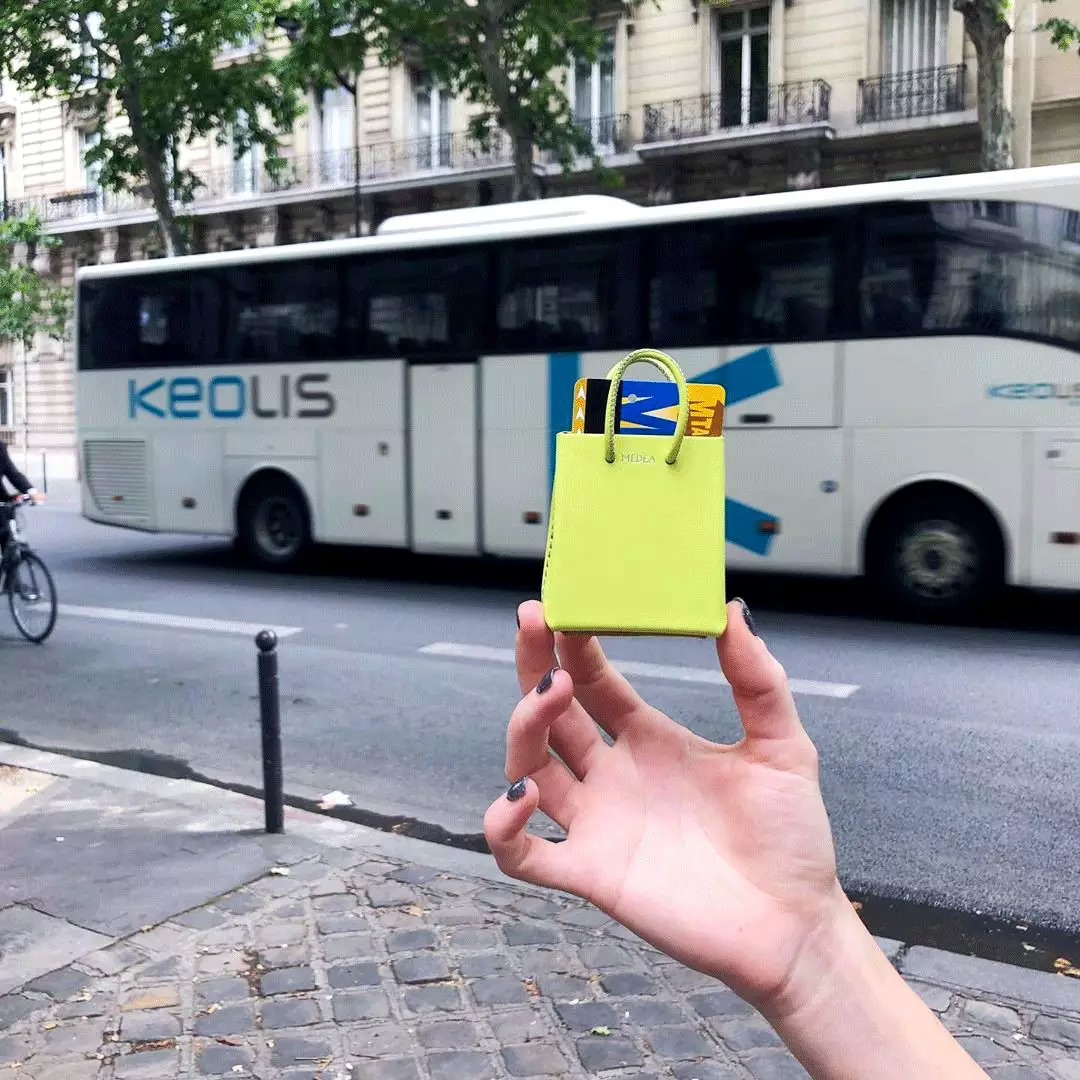 我的胸,我的手指,我的脚腕……都需要一只包包