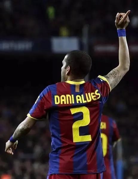 足球场激情战术,现役11人最强足球球员组成的阵容