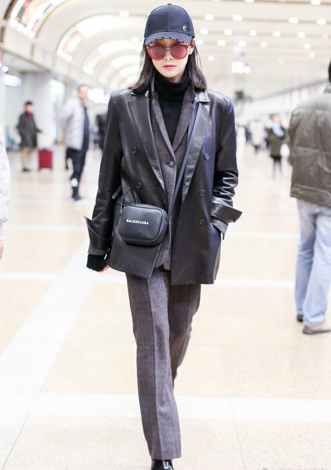 女士冬季最流行的穿搭皮衣,女明星皮衣时尚潮流搭配