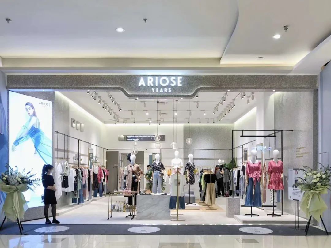 谁说服装店不行了？这个低调的女装却悄悄地开了1200多家店