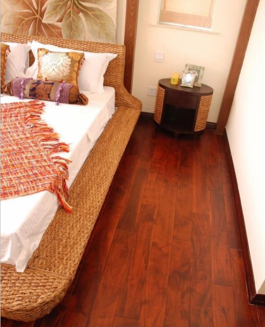 买原木地板要看品牌么,番龙眼和柚木地板比较