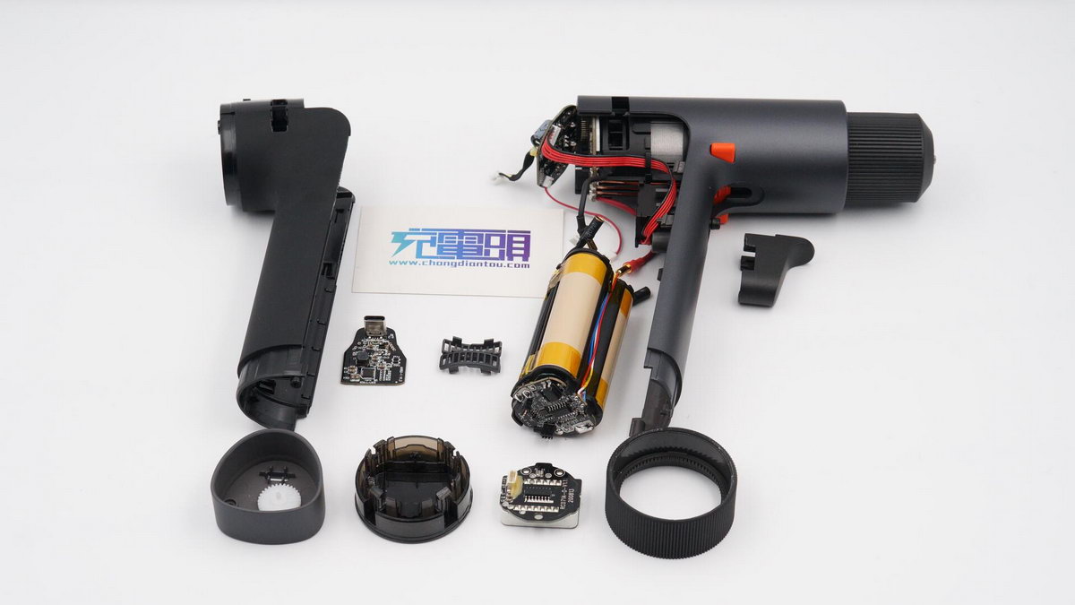 电钻拧三合一螺丝,微型手持小电钻拆解