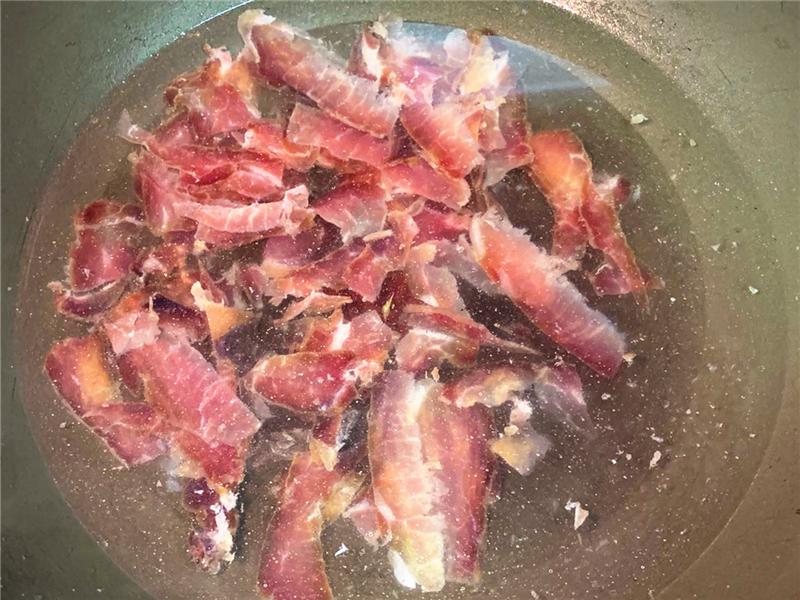 腊肉炒得太硬怎么补救,腊肉炒出来很咸怎么补救