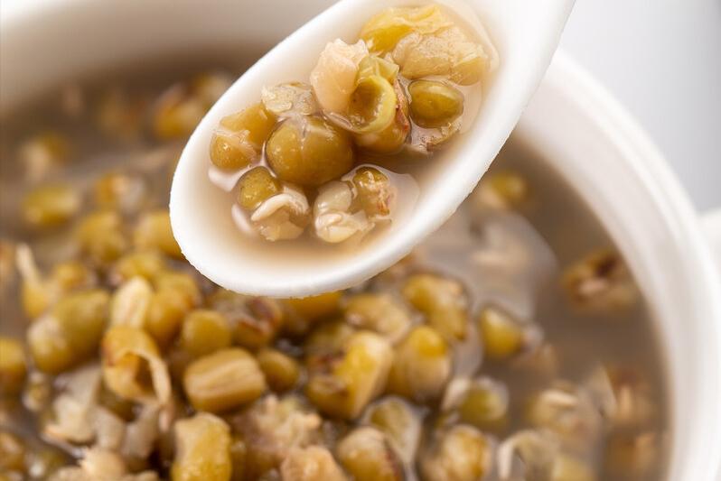 高压锅煮绿豆汤不会开花,想要煮出碧绿的绿豆汤怎么煮正确