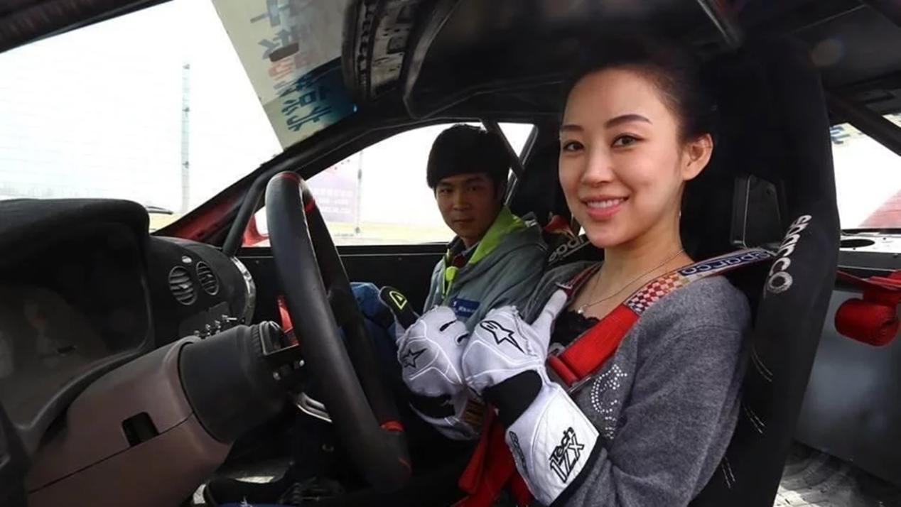 台球天后潘晓婷的男友,潘晓婷赛车