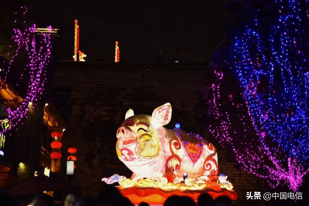 与10万人擦肩而过只为换来与你在秦淮河的灯如昼