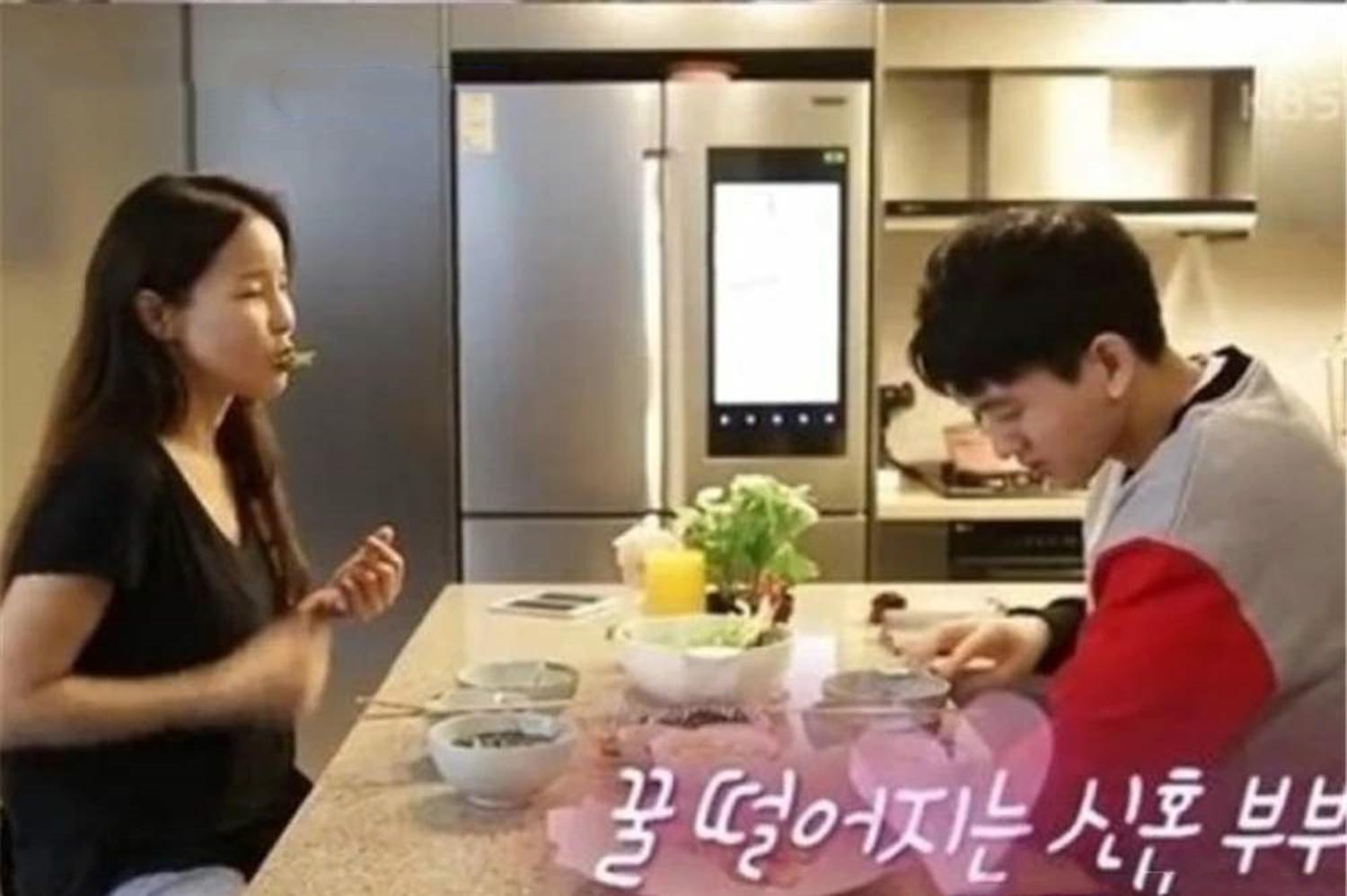 这对明星夫妻年龄相差17岁，堪称“母子恋”，怀孕生娃成了大难题